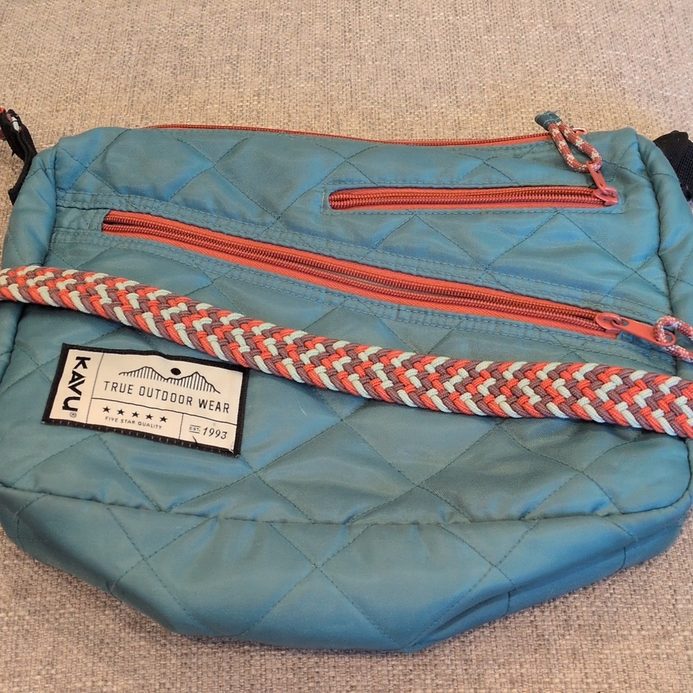 Kavu Uptown Puff Blue Spruce Quilted Teal Cross-body Bag with Rust Zippers - Picture 14 of 15
